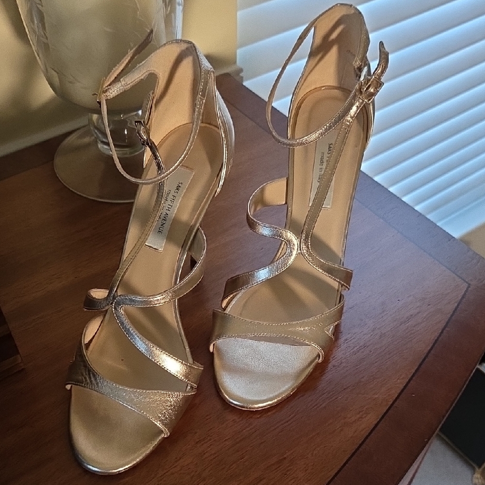 Saks Fifth Avenue Light Gold Metallic Ankle Strap Sandals Leather Sole. Italy.